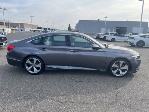 Used 2018 Honda Accord Touring image 4