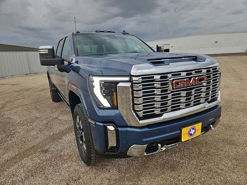 New 2026 GMC Sierra 2500 Denali w/ Denali Reserve Package AWD/4WD image 7
