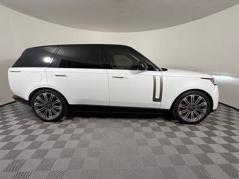 Used 2025 Land Rover Range Rover Long Wheelbase SE AWD/4WD image 9