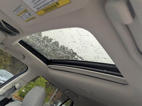 Used 2024 Subaru Outback Premium image 18