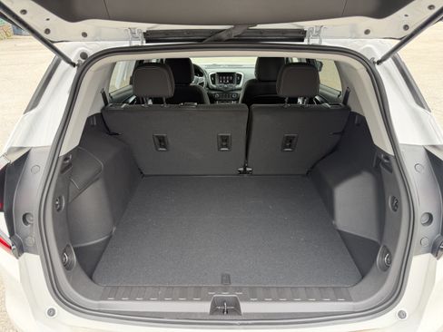 Used 2024 GMC Terrain SLE FWD image 9