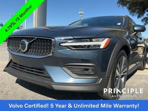 Certified 2025 Volvo V60 B5 Cross Country Plus image 12