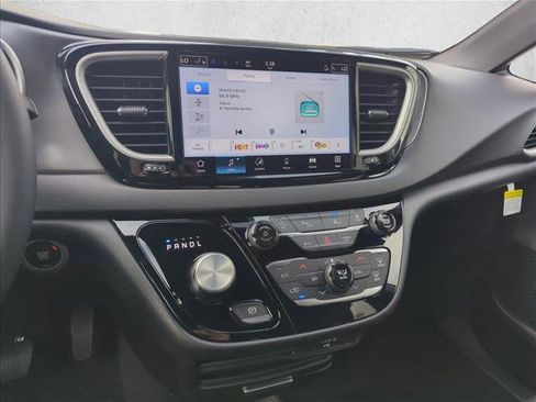 New 2026 Chrysler Voyager LX image 9