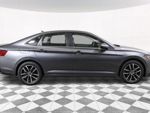 Used 2026 Volkswagen Jetta SE FWD image 11