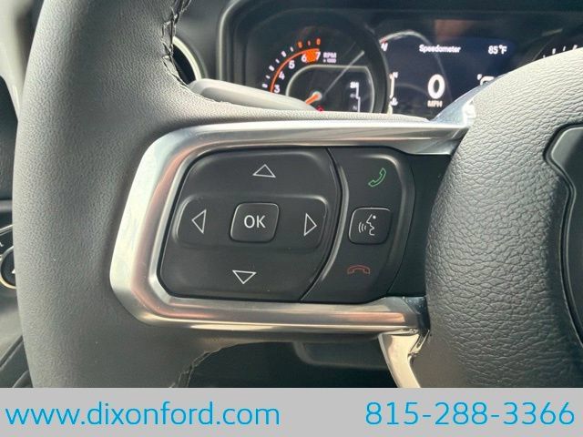 Used 2025 Jeep Wrangler Unlimited Sahara AWD/4WD image 16