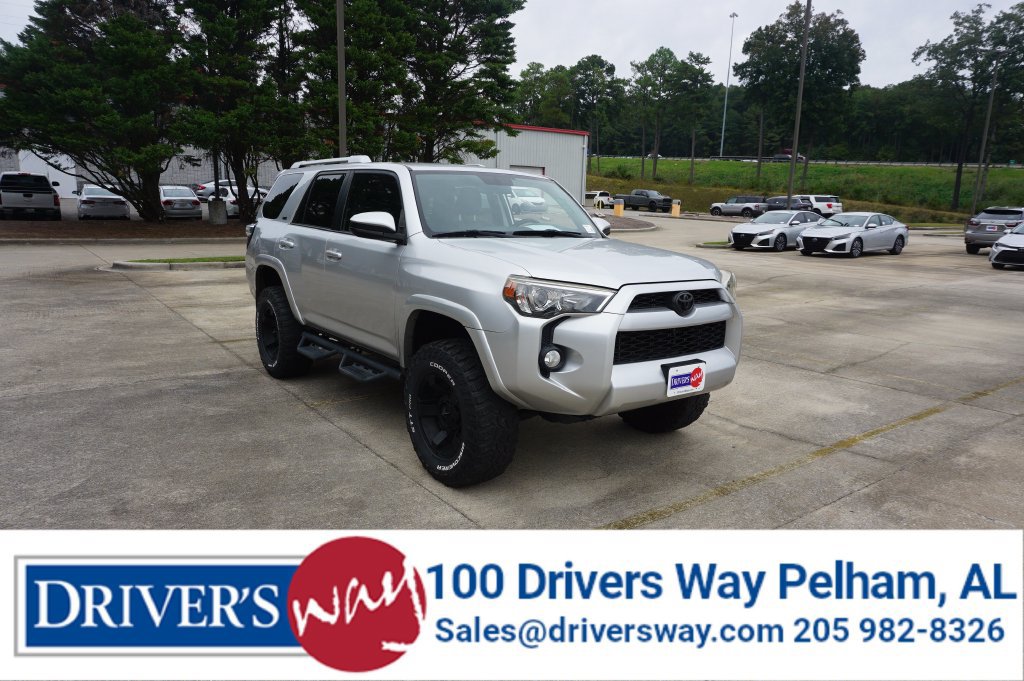 Used 2018 Toyota 4Runner SR5 AWD/4WD image 1