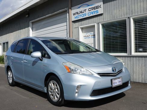 Used 2014 Toyota Prius V Three image 26