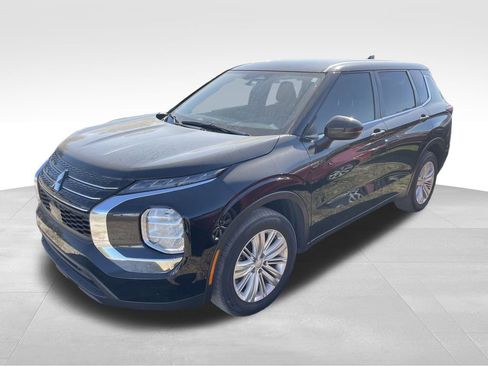 Used 2024 Mitsubishi Outlander ES image 9