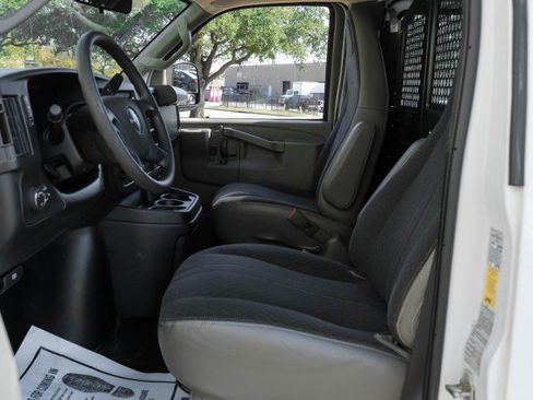 Used 2020 GMC Savana 2500 w/ Driver Convenience Package image 3