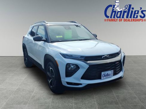 Used 2023 Chevrolet TrailBlazer RS w/ Convenience Package FWD image 3