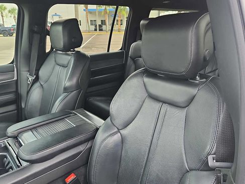Used 2023 Jeep Wagoneer L Series II AWD/4WD image 13