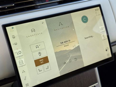 Used 2025 Land Rover Range Rover SE image 23