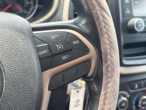 Used 2015 Jeep Cherokee Sport FWD image 25