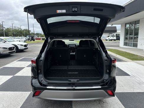 Used 2026 Toyota Highlander Platinum AWD/4WD image 5