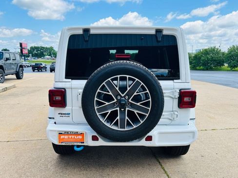 Used 2022 Jeep Wrangler Unlimited Sahara image 7