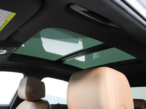 Used 2022 Audi e-tron Prestige w/ Prestige Package image 32