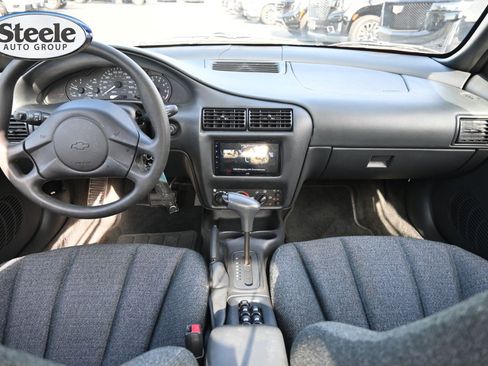 Used 2005 Chevrolet Cavalier Sedan w/ Preferred Equipment Group FWD image 7