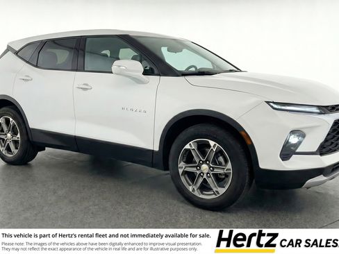 Used 2025 Chevrolet Blazer LT FWD image 1