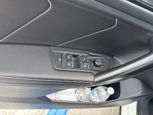 Used 2023 Volkswagen Tiguan SE w/ Panoramic Sunroof Package FWD image 18