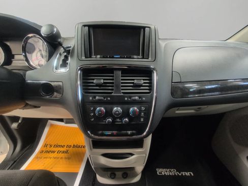 Used 2016 Dodge Grand Caravan SE w/ Quick Order Package 29E SE FWD image 11