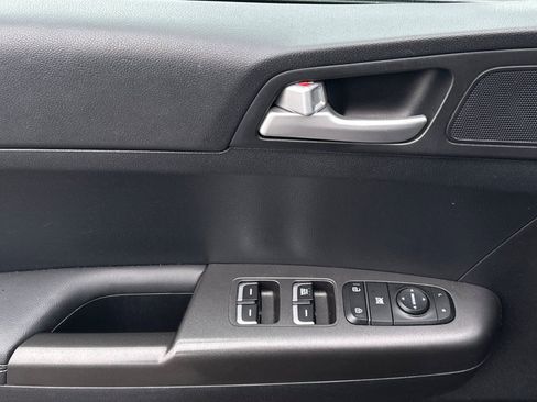 Used 2021 Kia Sportage LX image 11