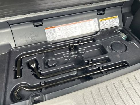 Used 2018 Toyota Highlander Limited FWD image 15