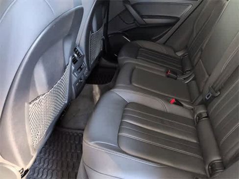 Used 2021 Audi Q5 Premium image 21