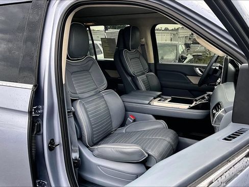 Used 2024 Lincoln Navigator L Black Label AWD/4WD image 9