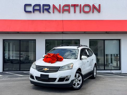 Used 2017 Chevrolet Traverse LT w/ Style and Technology Package FWD image 2
