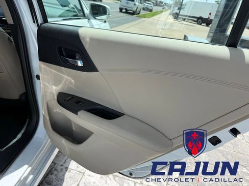 Used 2017 Honda Accord Touring image 19