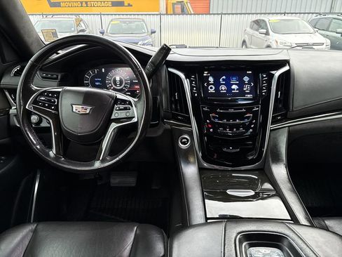 Used 2019 Cadillac Escalade Platinum image 9