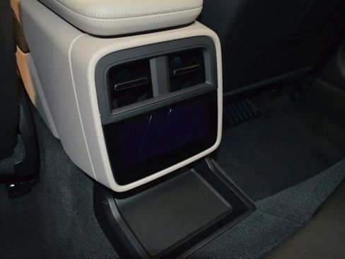 New 2025 Porsche Taycan 4S AWD/4WD image 37