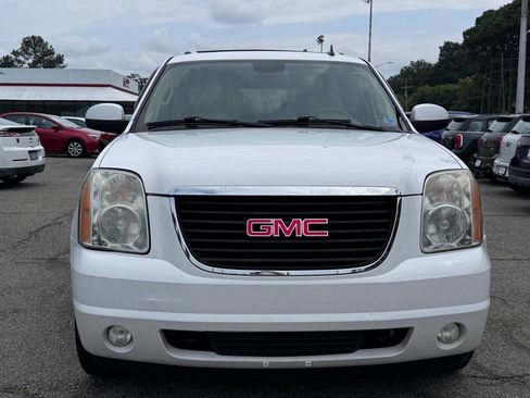 Used 2010 GMC Yukon XL SLT w/ SLT-2 Equipment Package AWD/4WD image 2