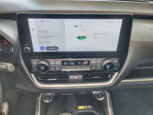 Used 2025 Toyota Grand Highlander AWD image 16