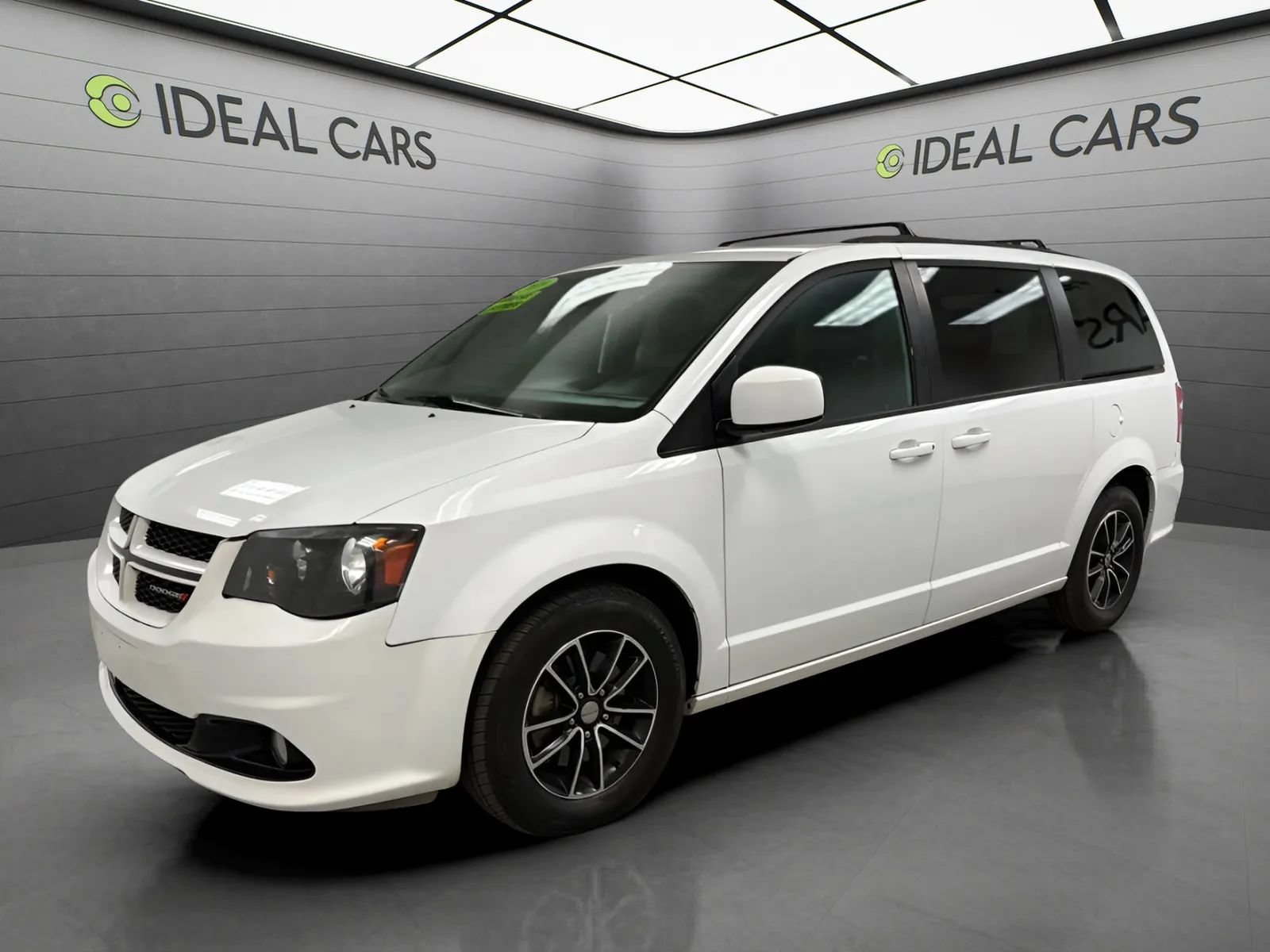Used 2019 Dodge Grand Caravan GT FWD image 1