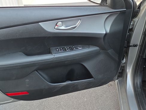 Used 2023 Kia Forte LXS image 9