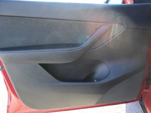 Used 2022 Tesla Model Y Long Range AWD/4WD image 11