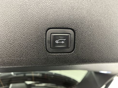 Certified 2025 Cadillac XT6 Premium Luxury image 37