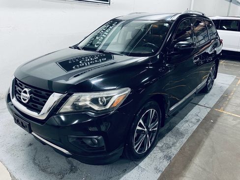 Used 2017 Nissan Pathfinder Platinum FWD image 3