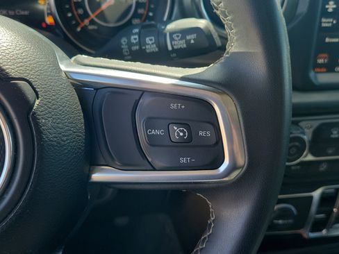 Used 2023 Jeep Wrangler Unlimited Sahara AWD/4WD image 23