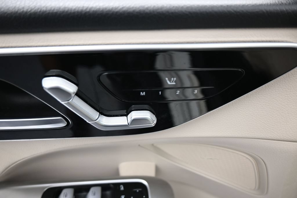 Used 2025 Mercedes-Benz C 300 Sedan image 16