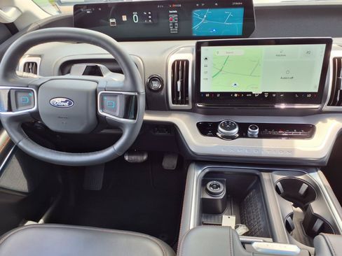Certified 2025 Ford Expedition Active AWD/4WD image 15