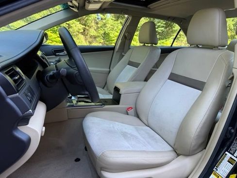 Used 2014 Toyota Camry XLE w/ Leather Package FWD image 10