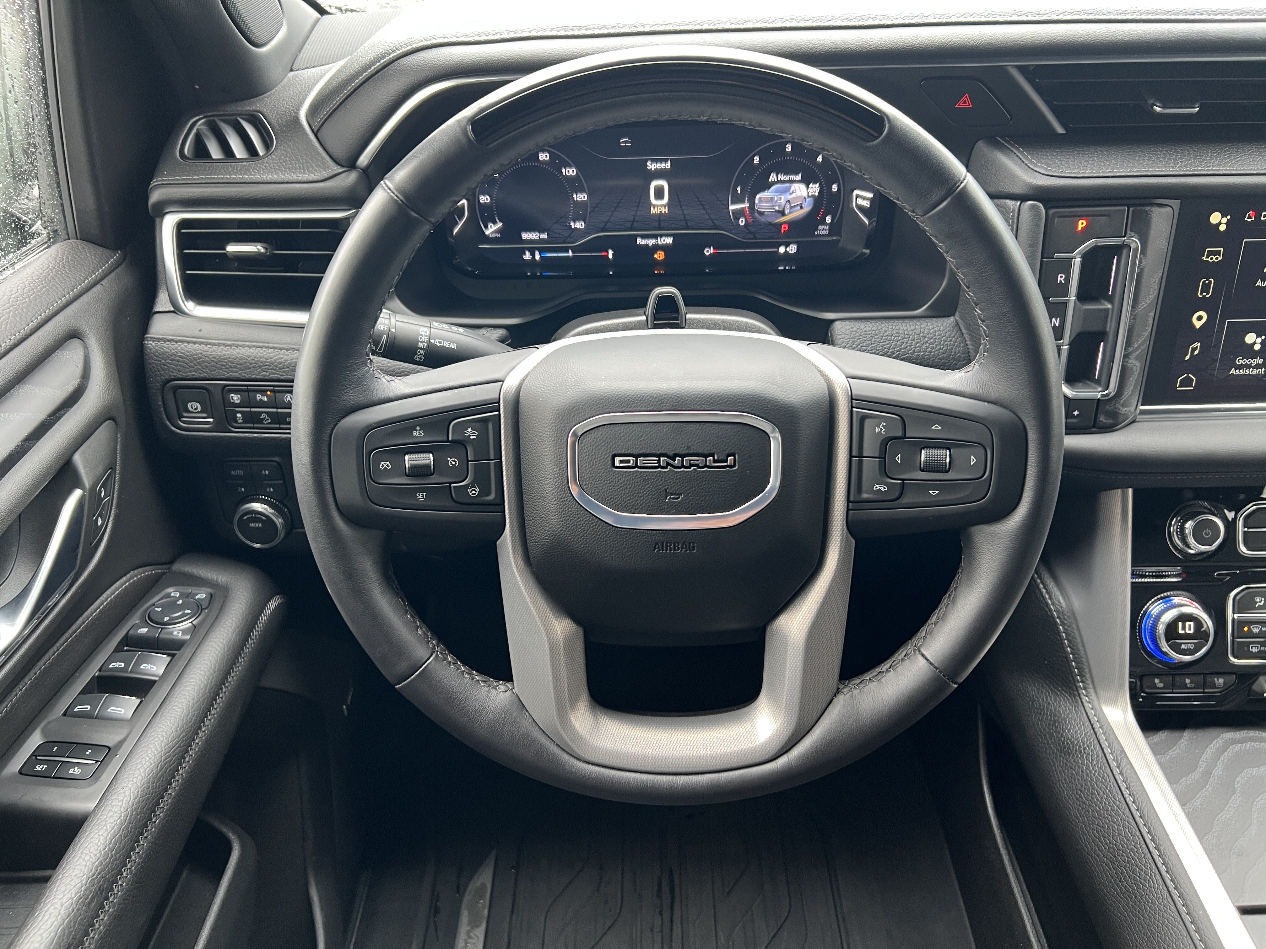 Used 2024 GMC Yukon XL Denali w/ Advanced Technology Package AWD/4WD image 30