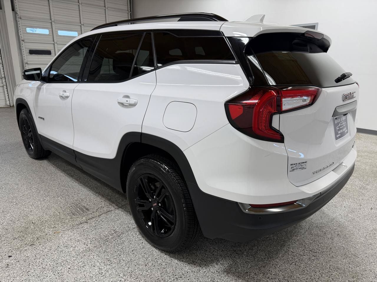 Used 2022 GMC Terrain AT4 w/ Tech Package AWD/4WD image 7