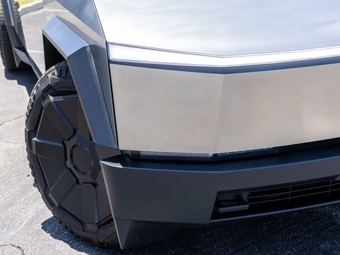 Used 2024 Tesla Cybertruck AWD Crew Cab image 17