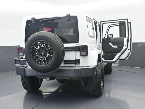 Used 2018 Jeep Wrangler Unlimited Sahara w/ Connectivity Group image 72