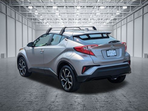 Used 2019 Toyota C-HR XLE FWD image 3
