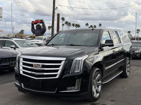 Used 2020 Cadillac Escalade ESV Luxury image 1