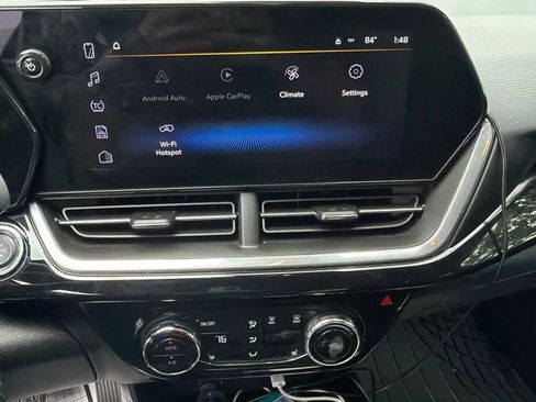 Used 2024 Chevrolet Trax RS w/ Sunroof Package FWD image 17